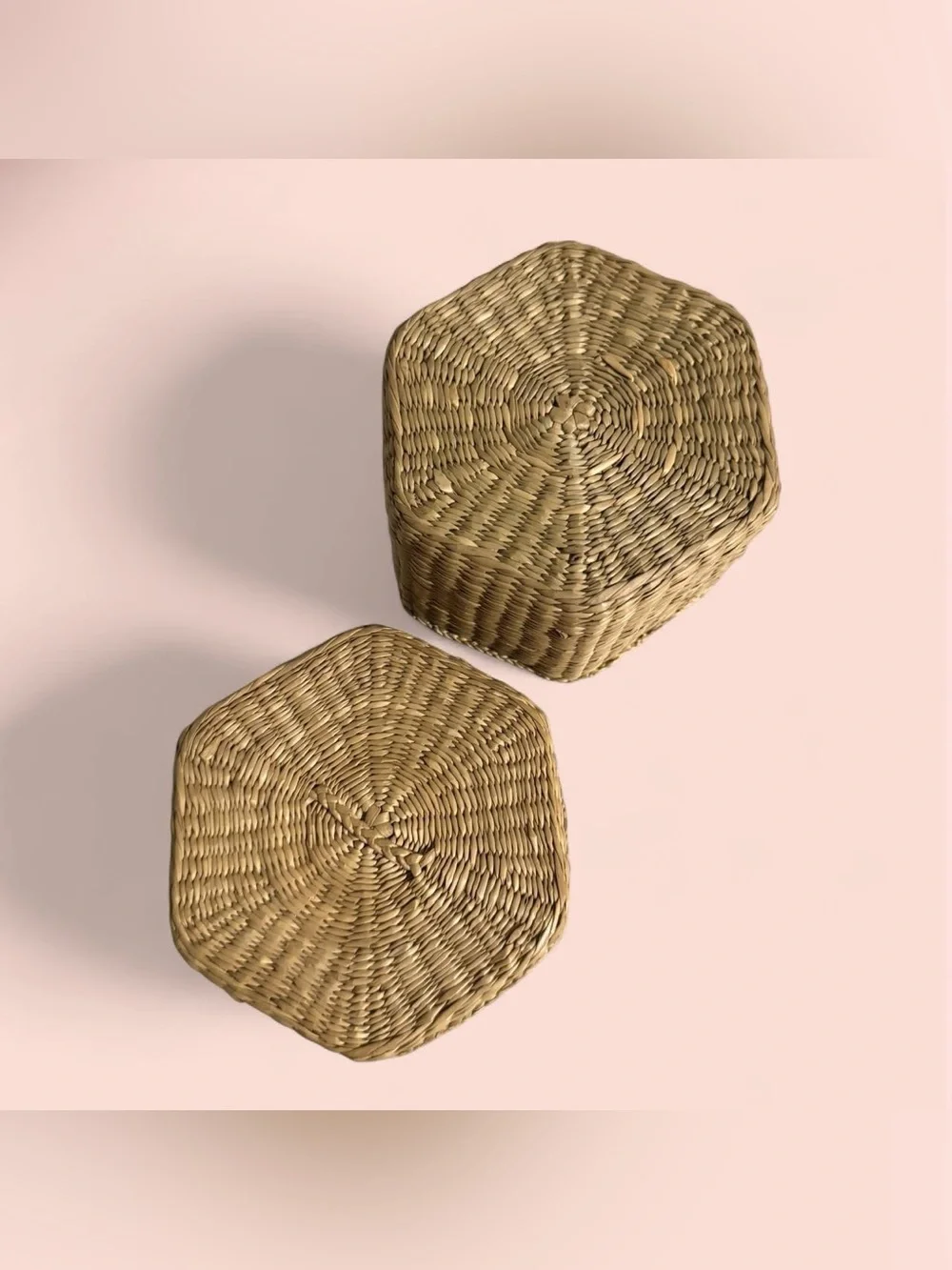 Woven basket with lid